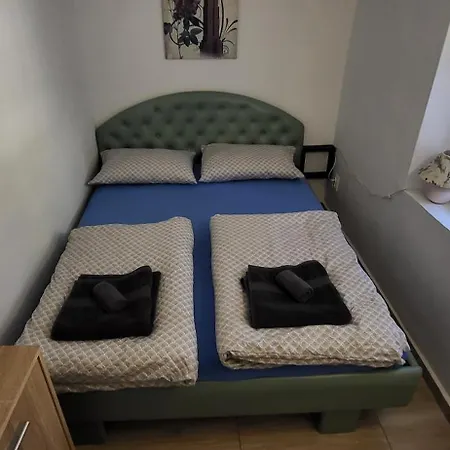 Lesce Hostel Хостел