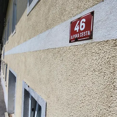 Lesce Hostel * Лешче