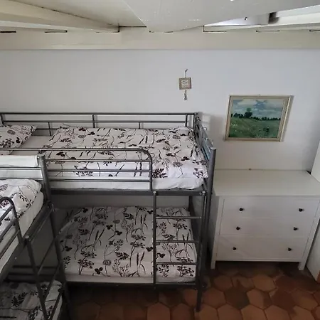 Lesce Hostel *