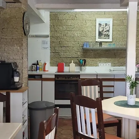 Lesce Hostel *